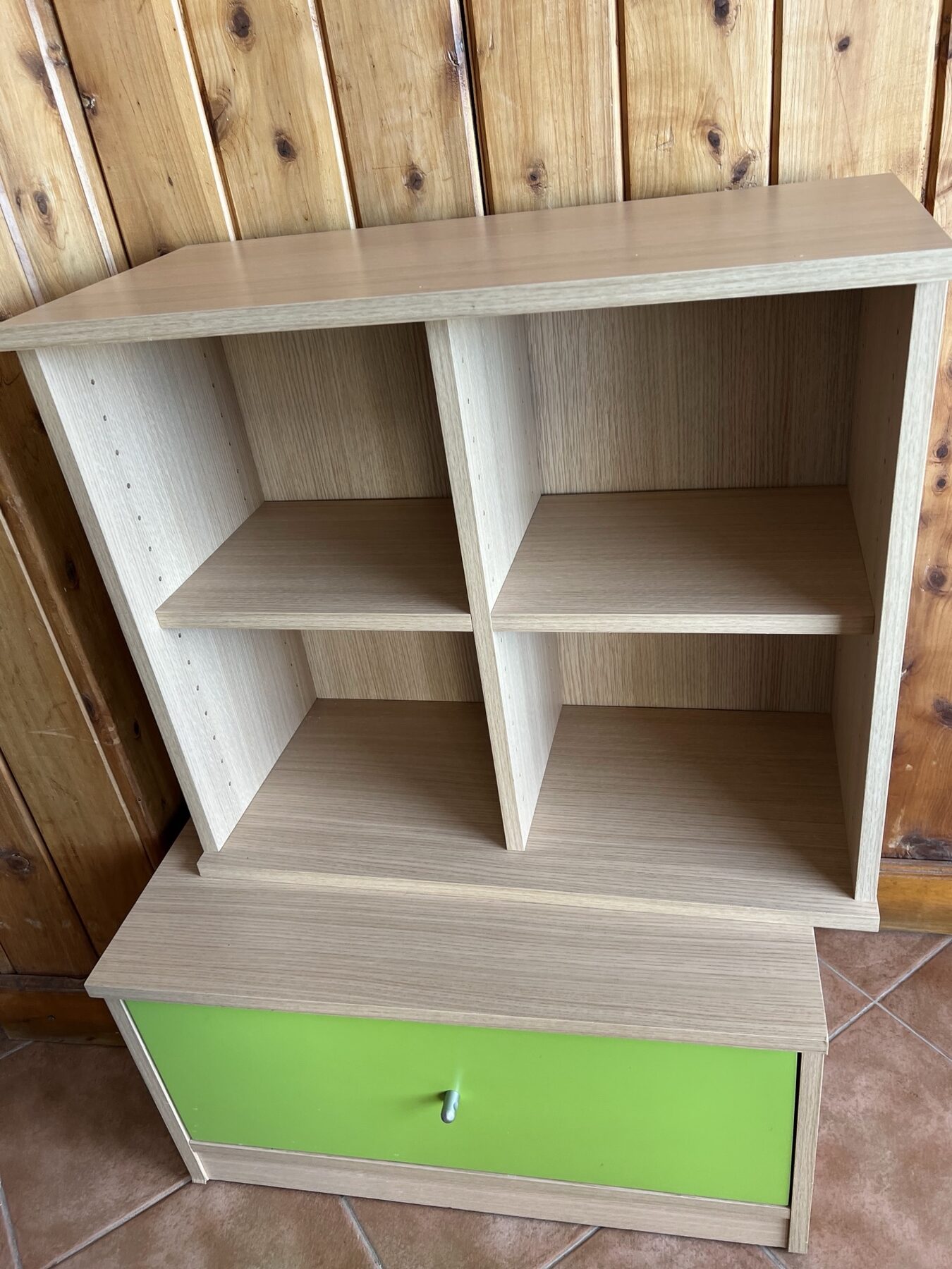 Cajonera de melamina con cajón verde manzana